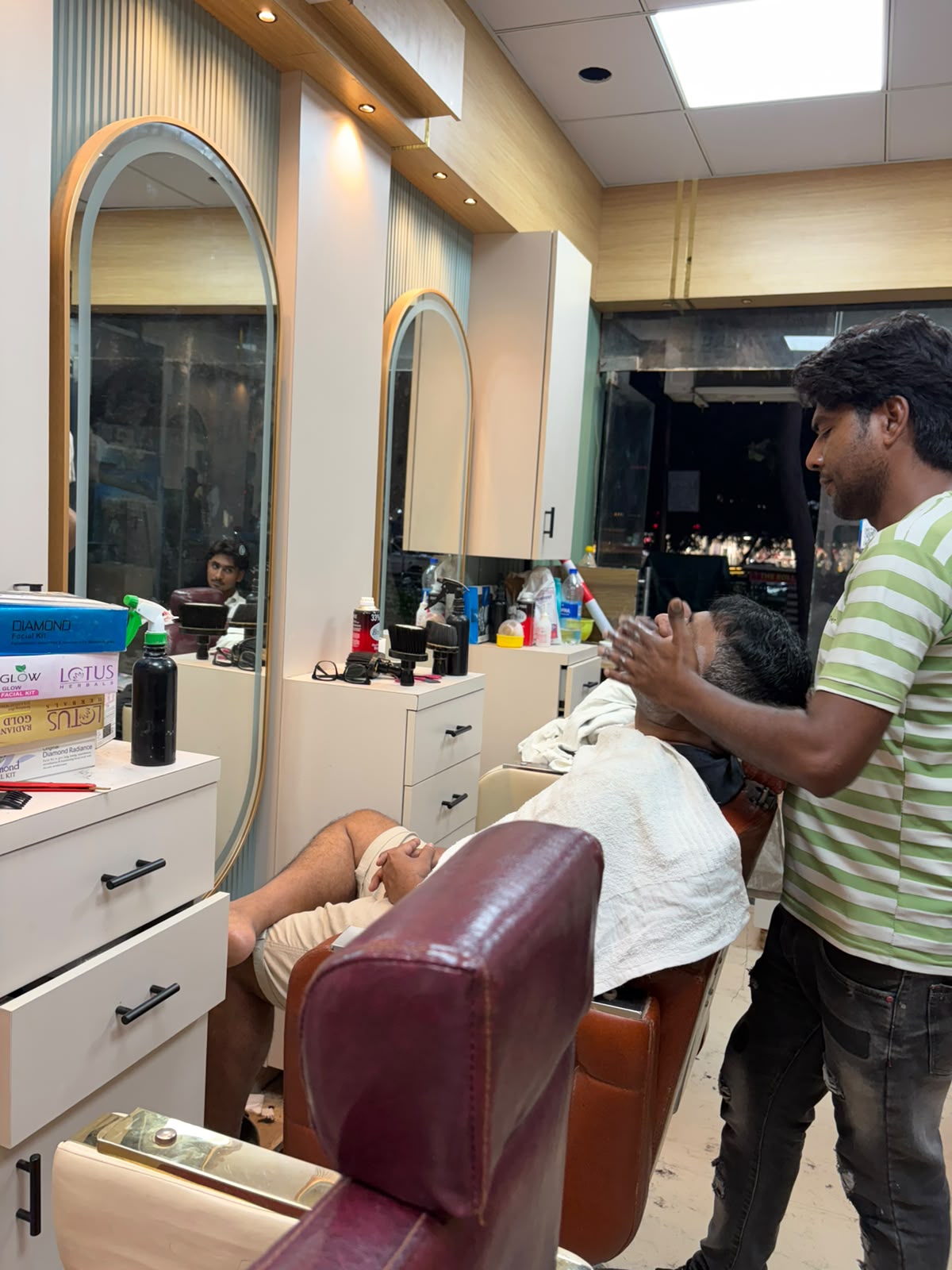 YOU-LIKE HAIR CUT SALOON
