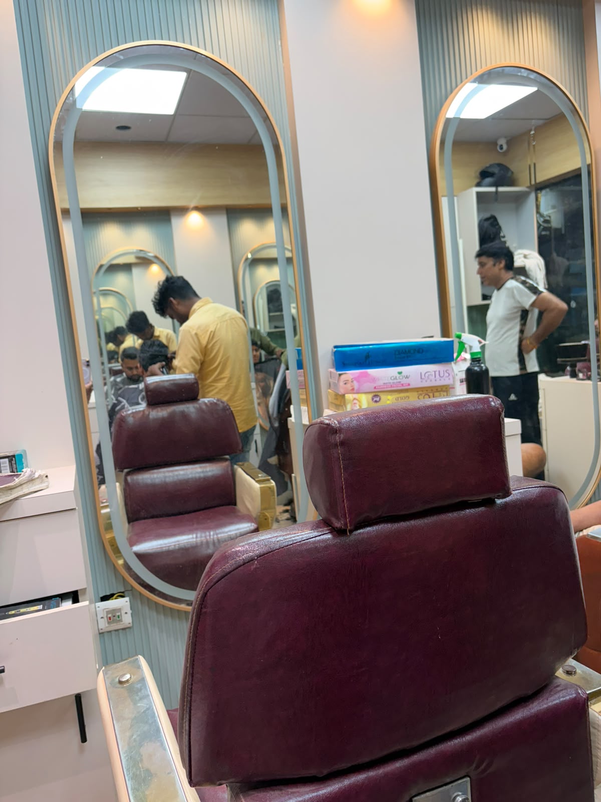 YOU-LIKE HAIR CUT SALOON