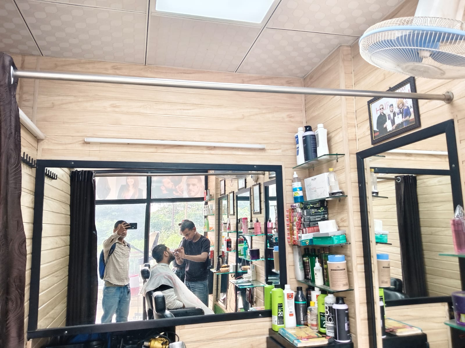Makeover unisex salon