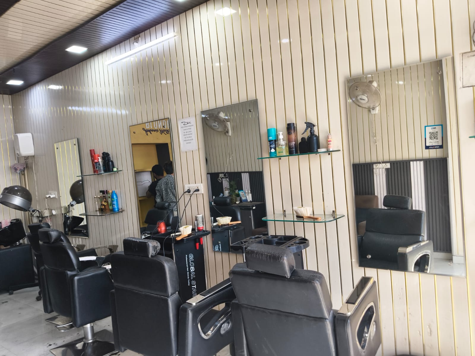 Hollywood parlour