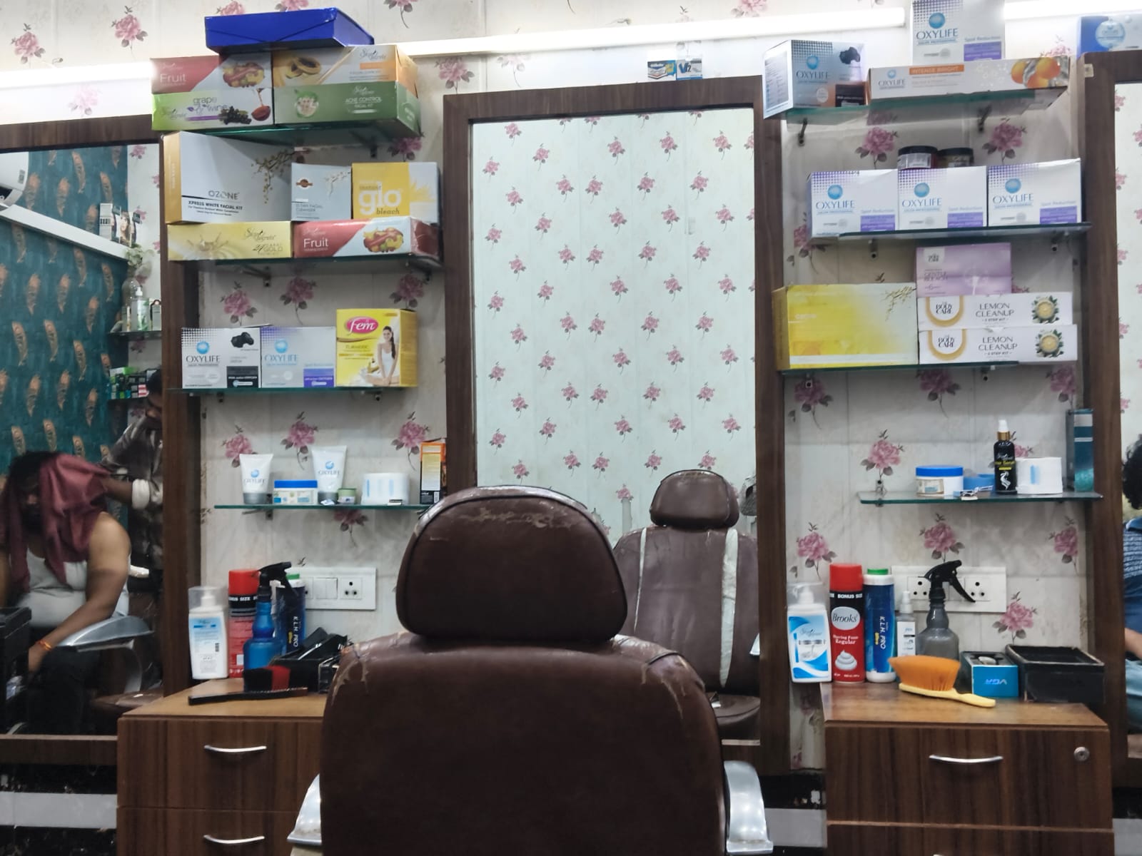 AI imperial Unisex Saloon