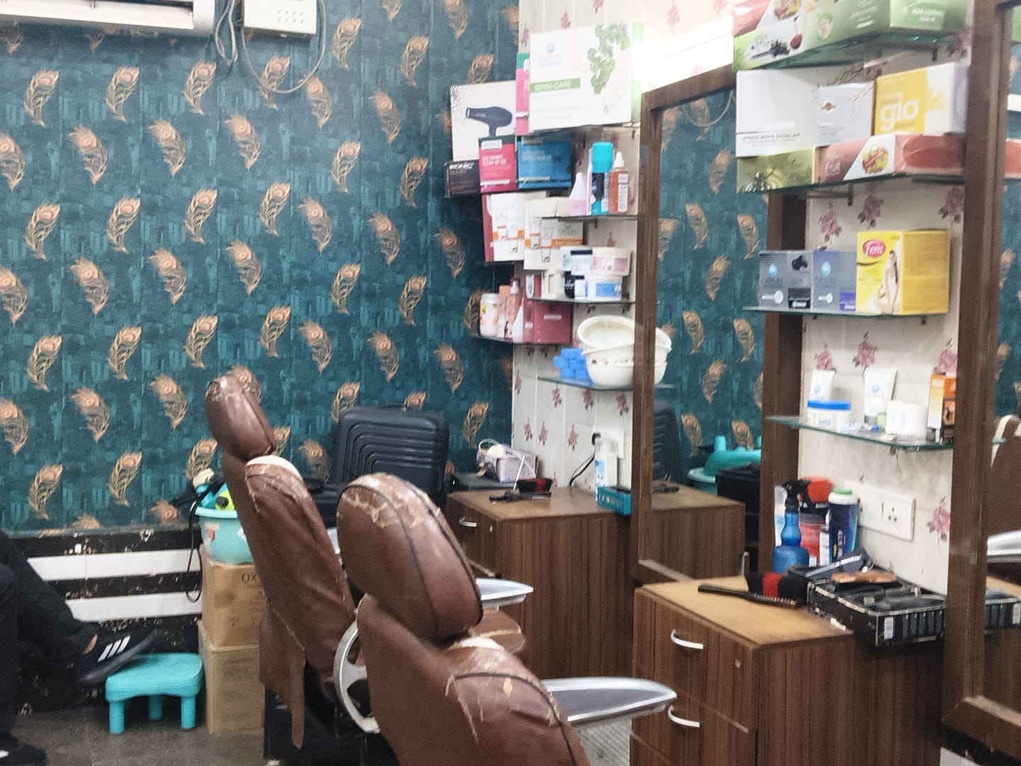 AI imperial Unisex Saloon