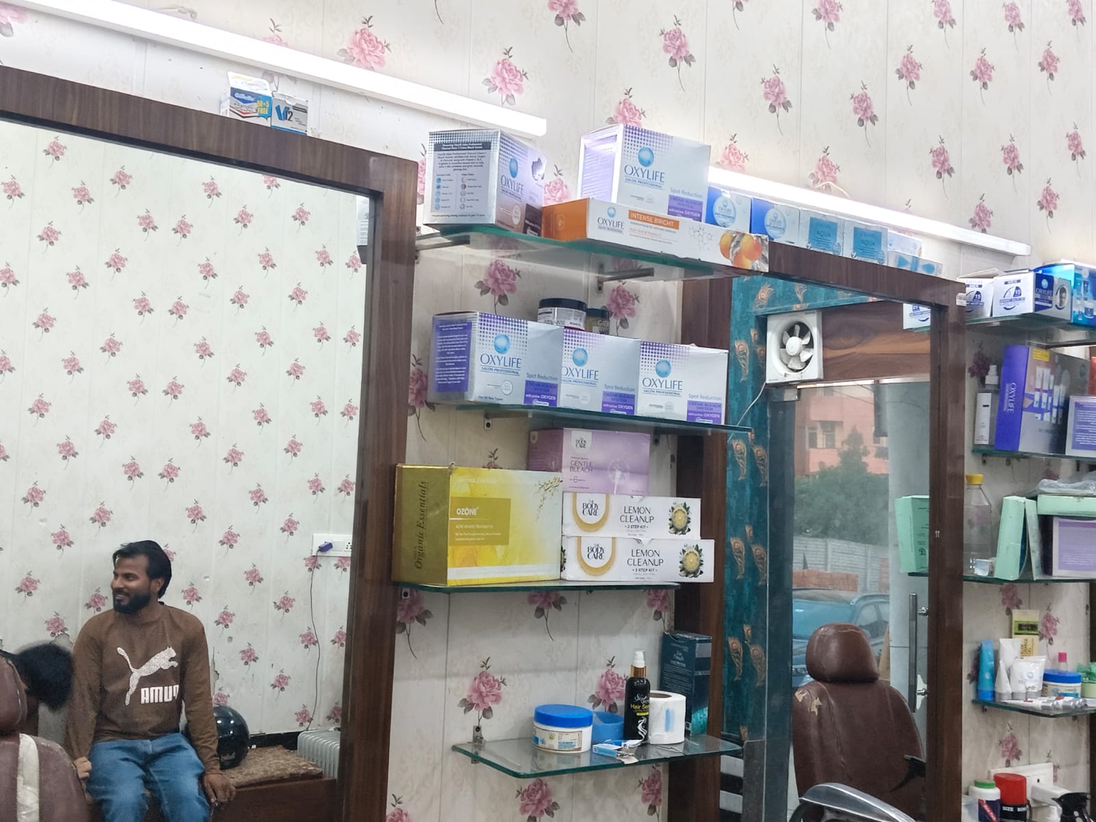 AI imperial Unisex Saloon