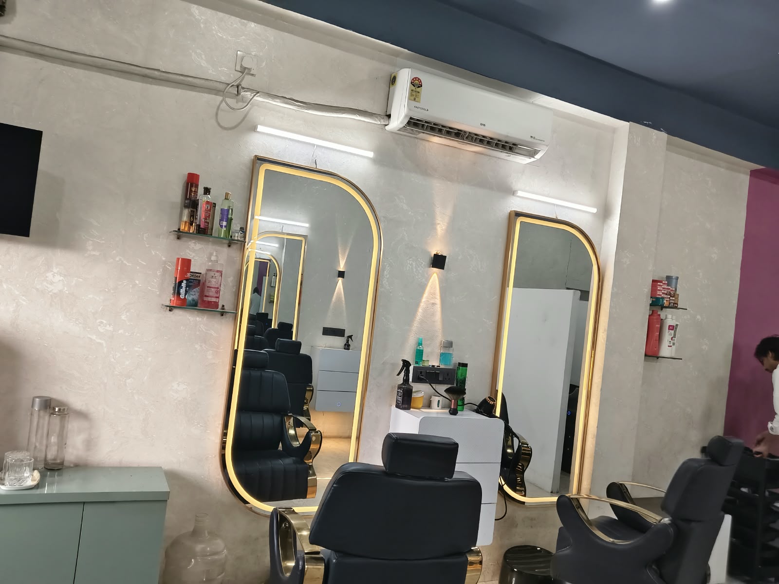 Attention Salon (Him & Her)