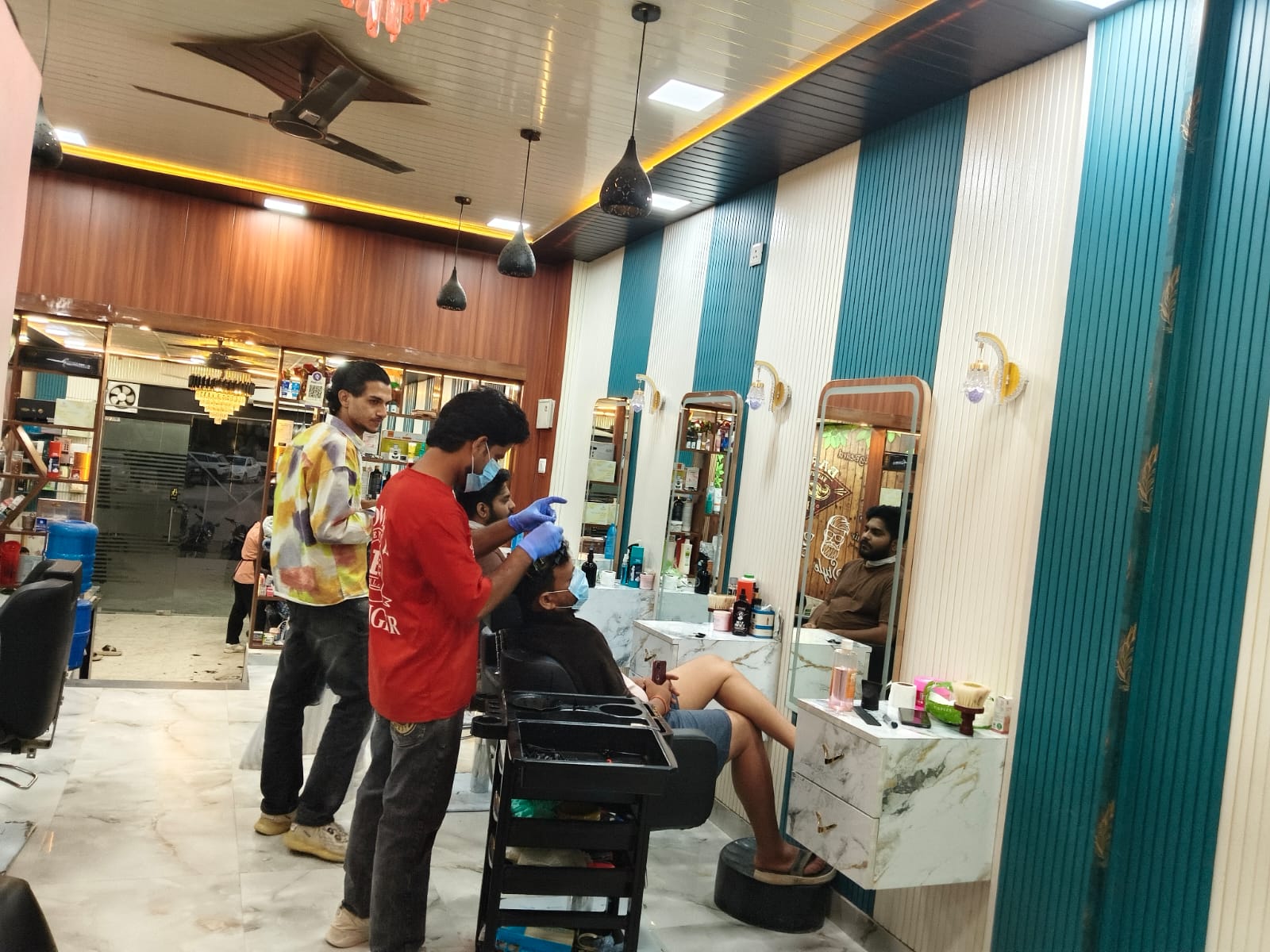 Nexus Unisex Saloon