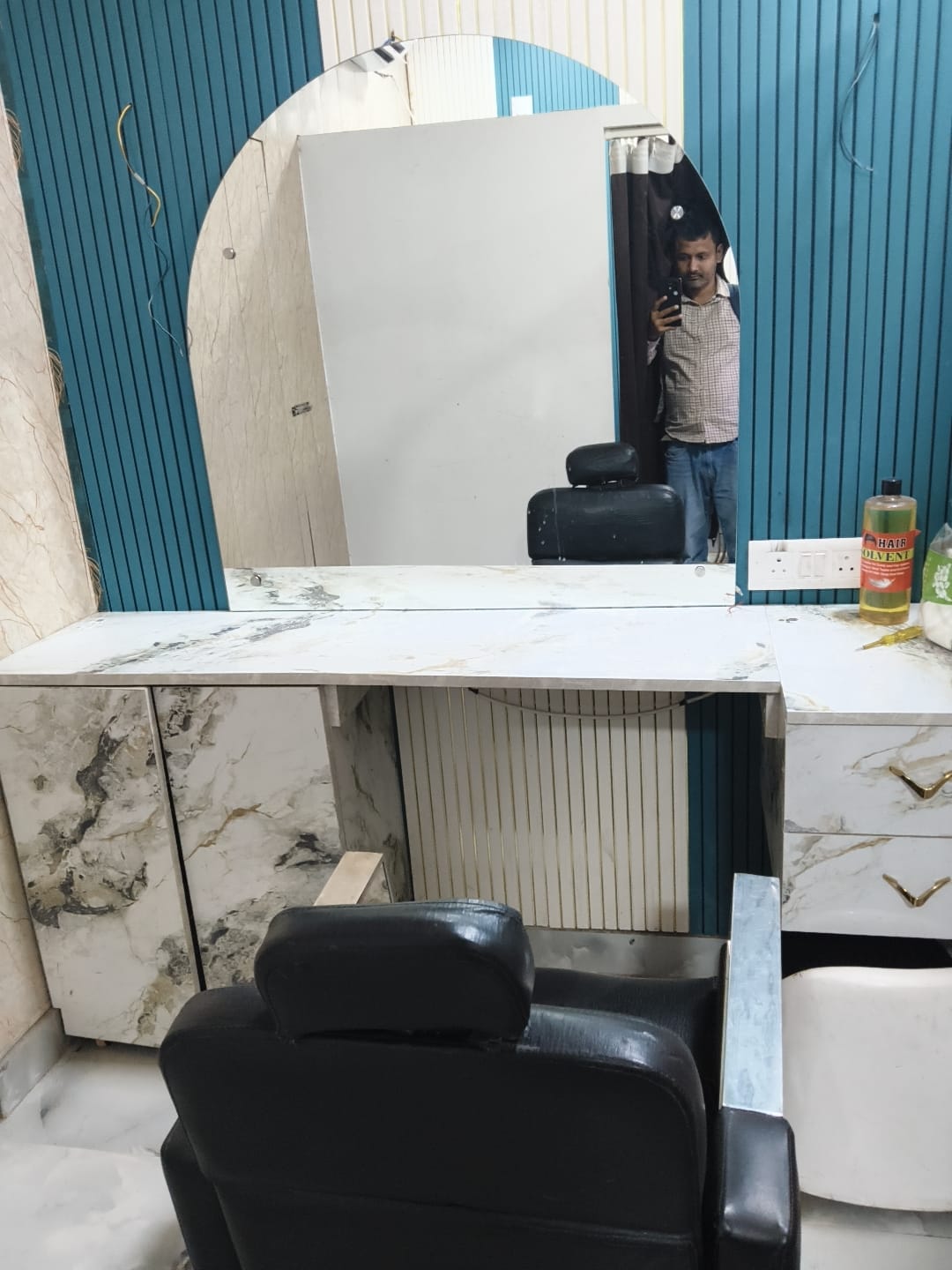 Nexus Unisex Saloon