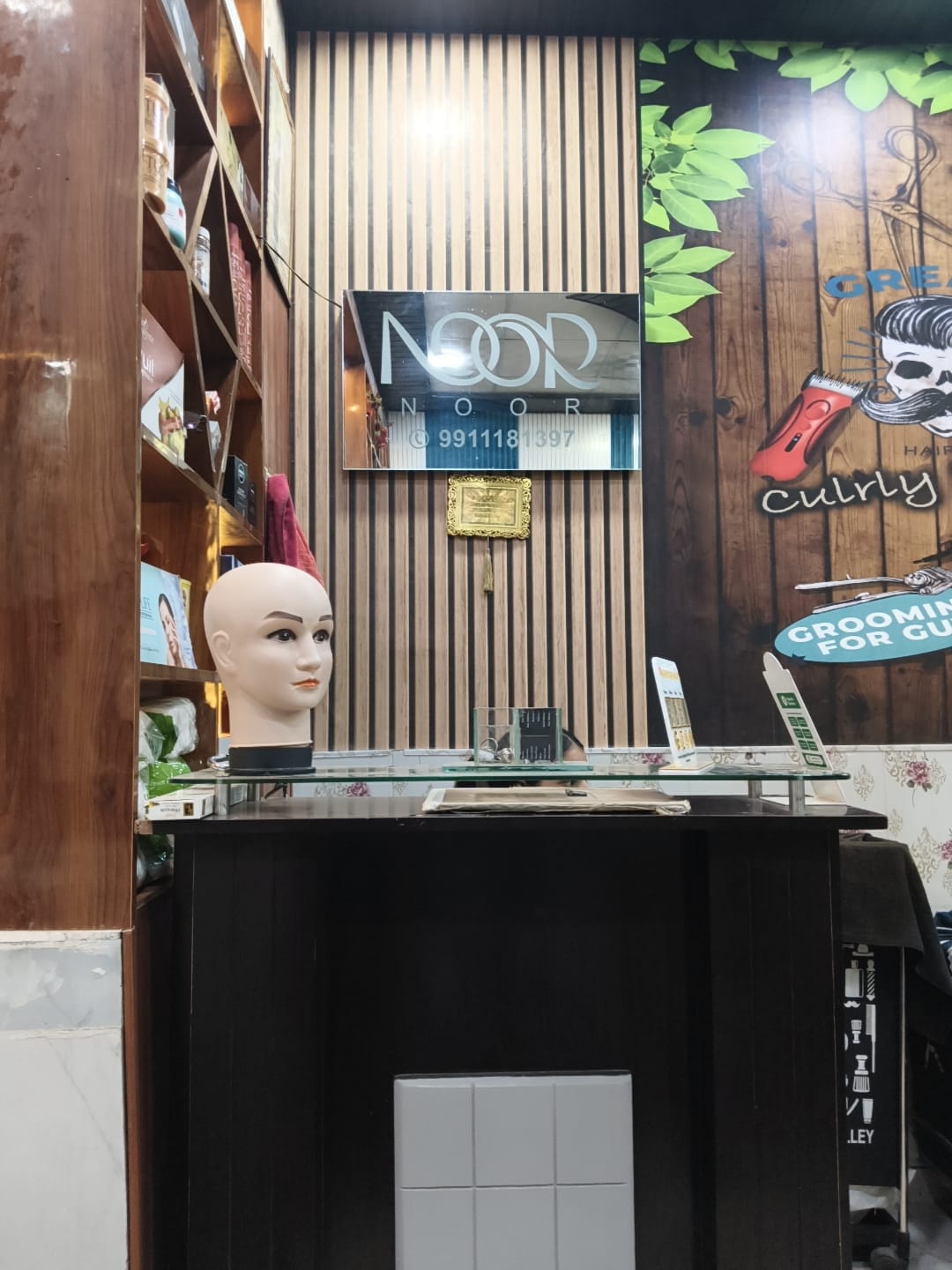 Nexus Unisex Saloon