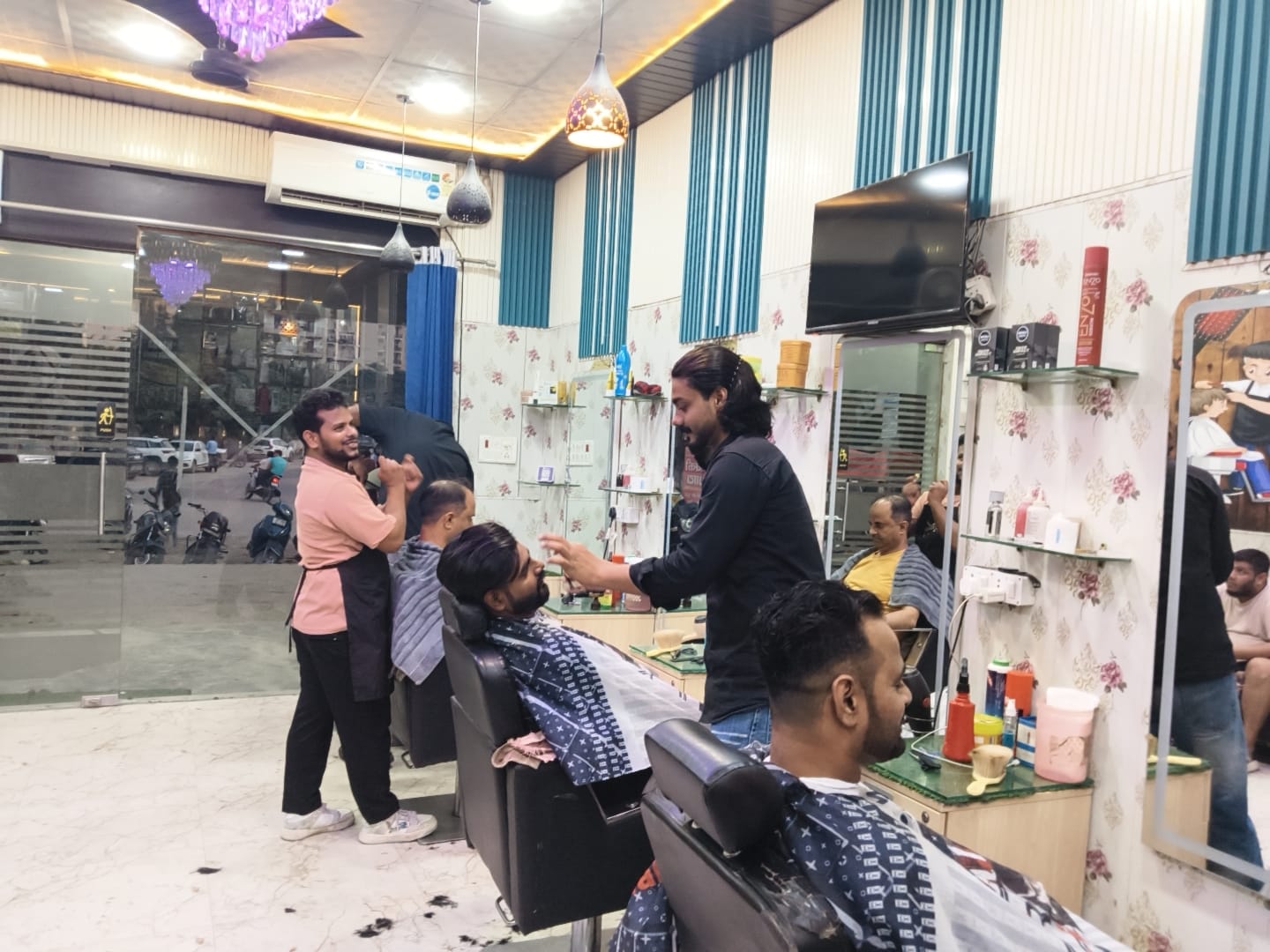 Nexus Unisex Saloon
