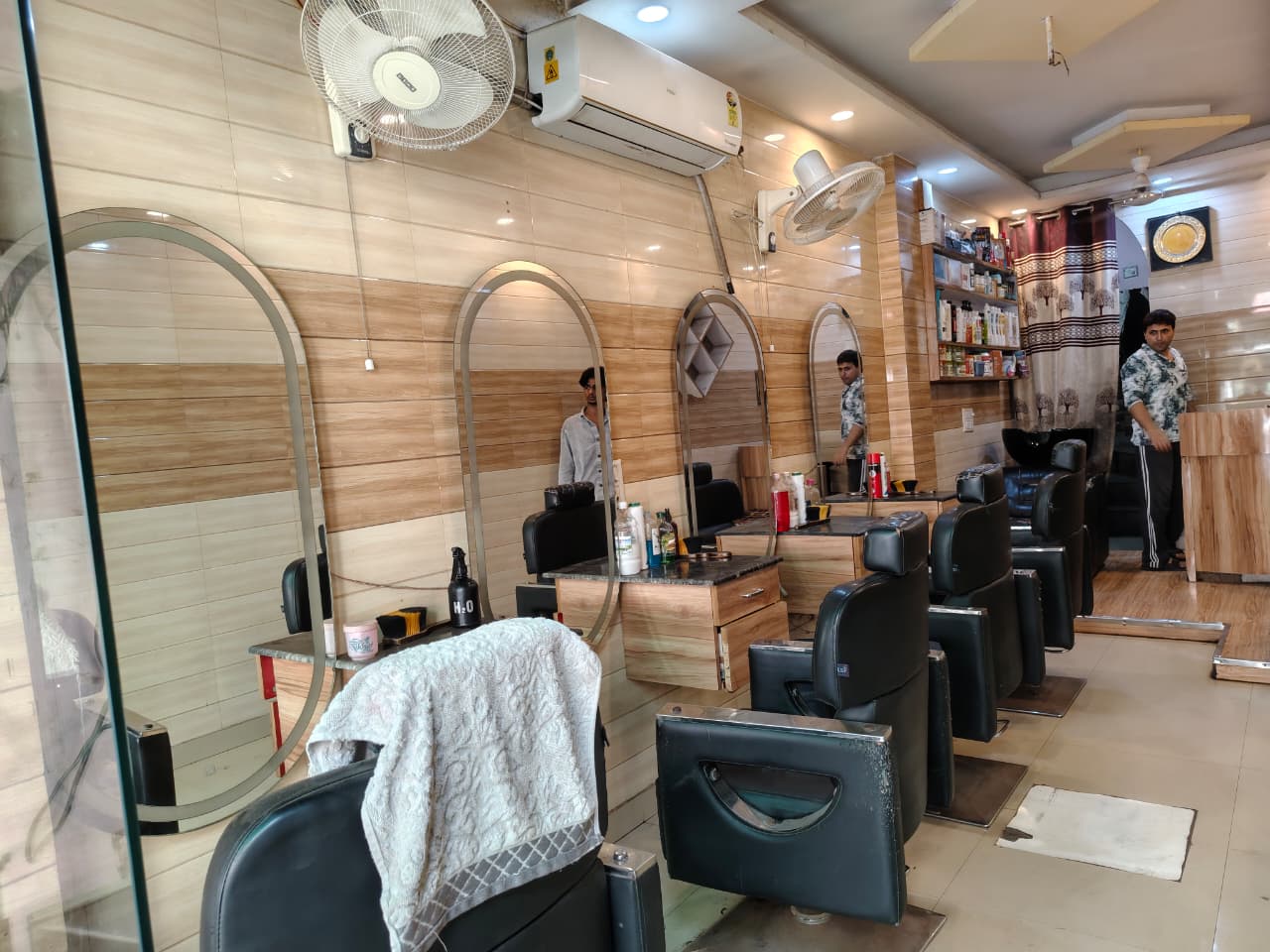 Bombay Unisex Salon cover photo