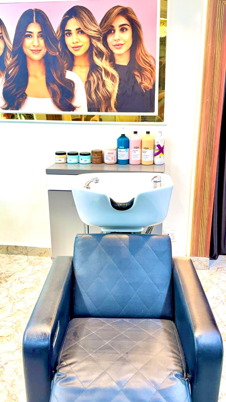 The looks unisex salon