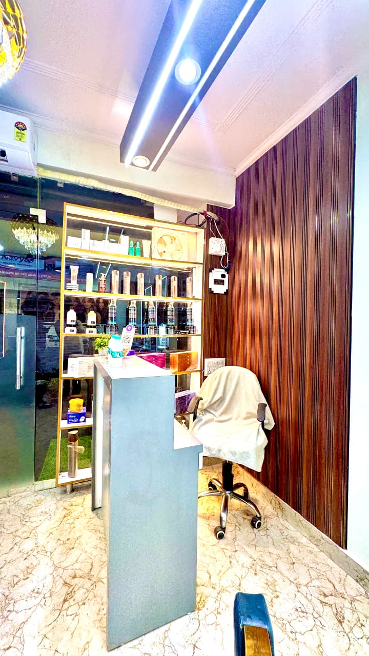 The looks unisex salon