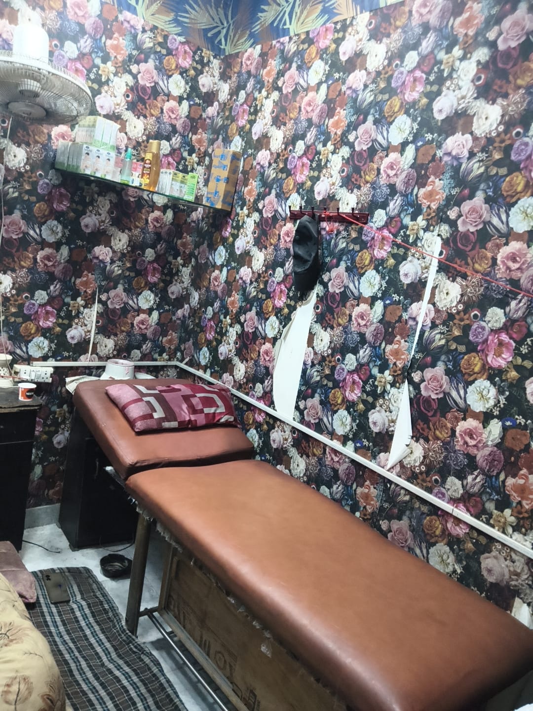 Bachelor Unisex Salon Life