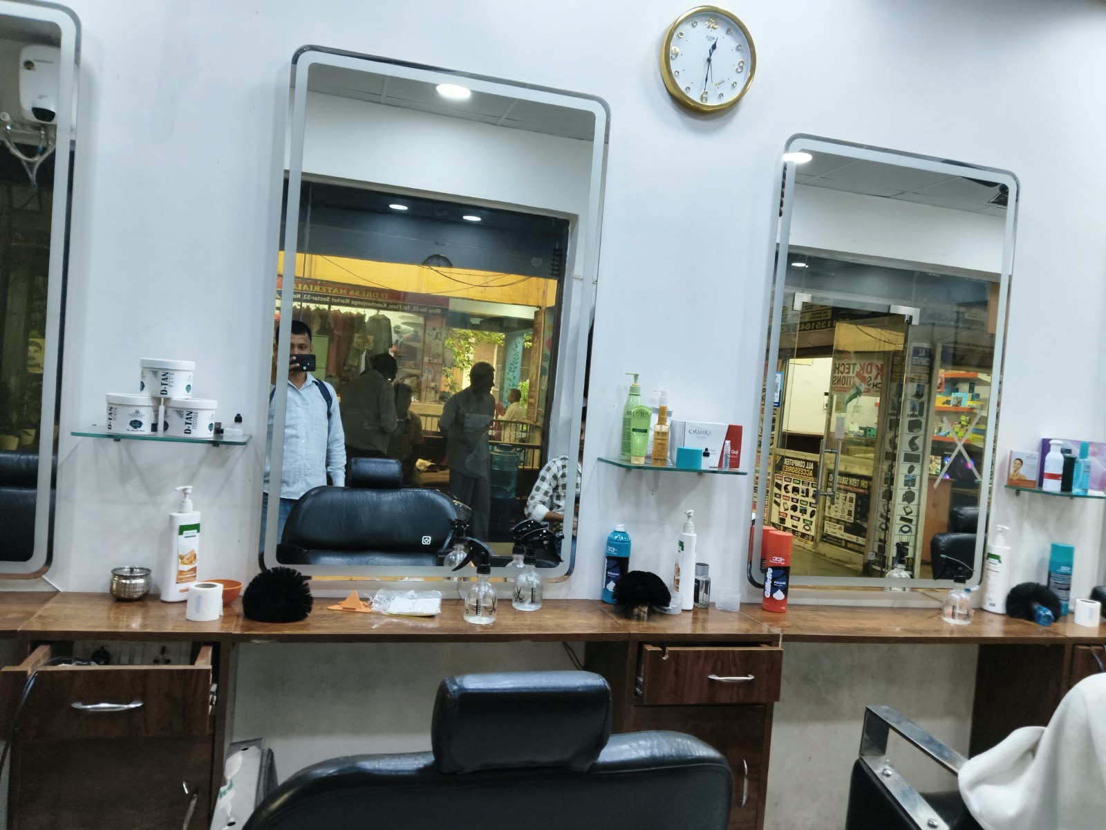 IN Style Men Salon