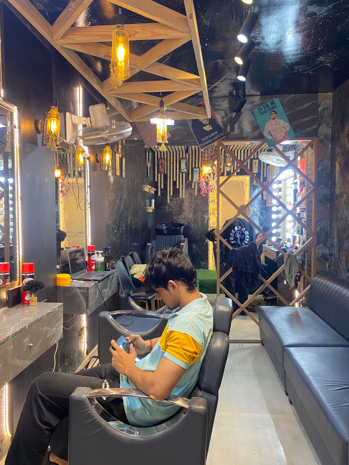 Pakeeza unisex salon