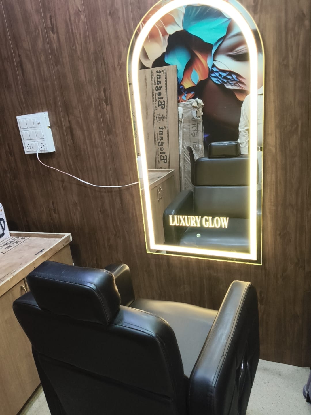 Luxury Glow Unisex salon