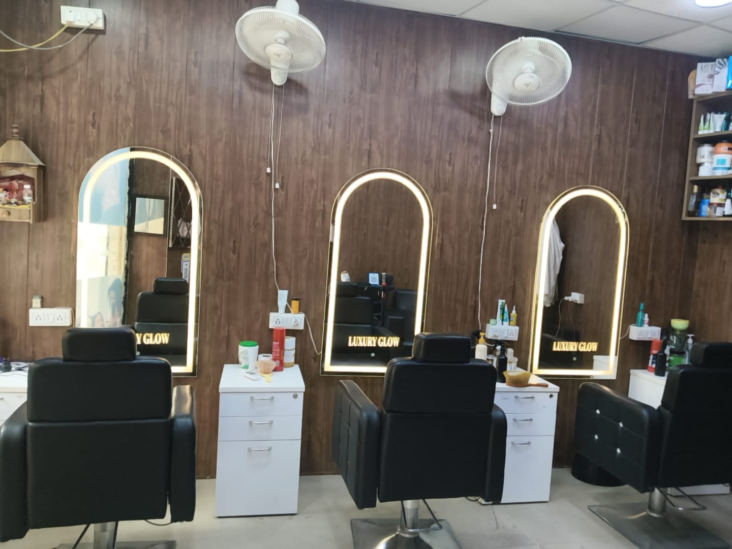 Luxury Glow Unisex salon