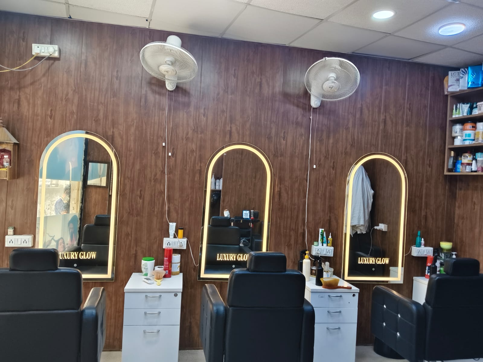 Luxury Glow Unisex salon