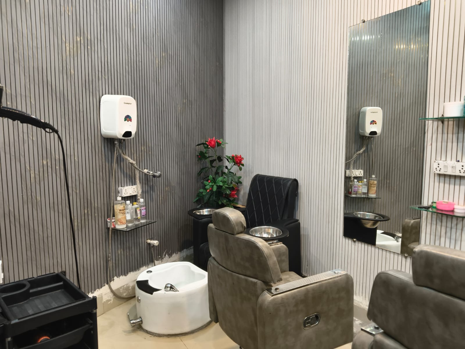 MS UNISEX SALON