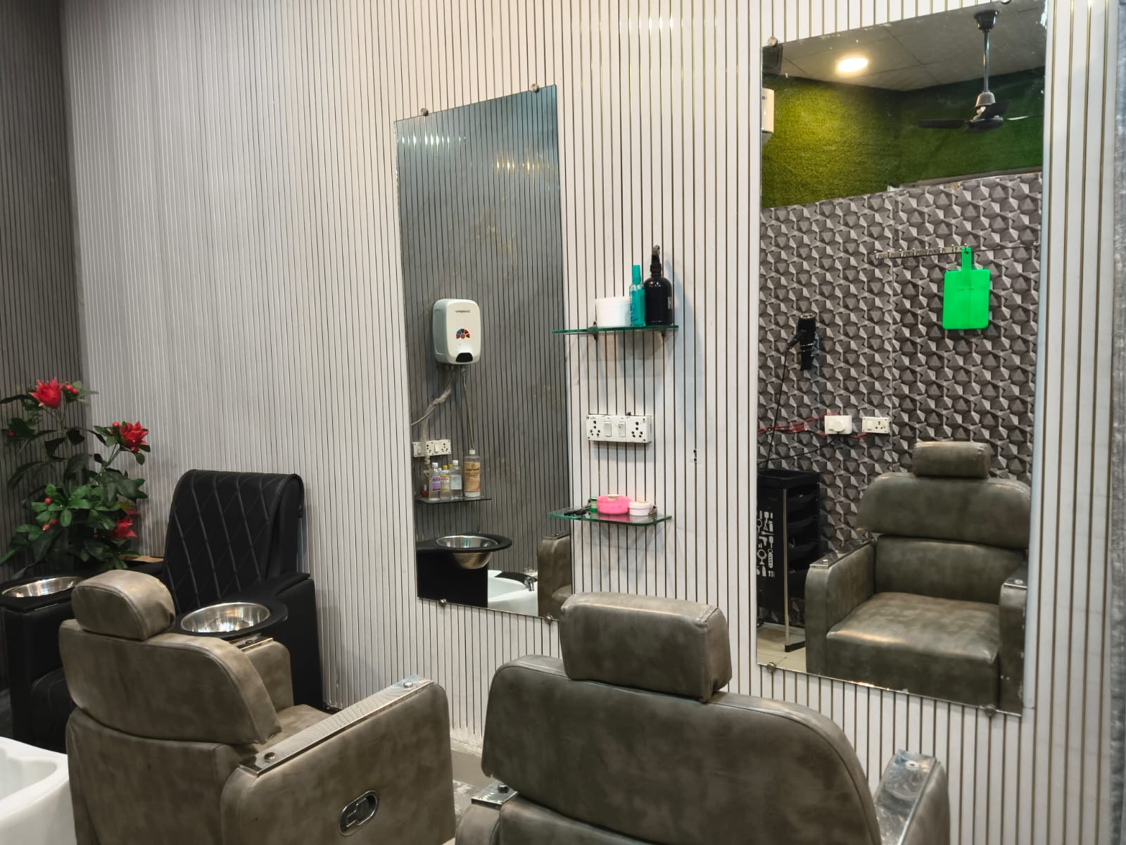 MS UNISEX SALON