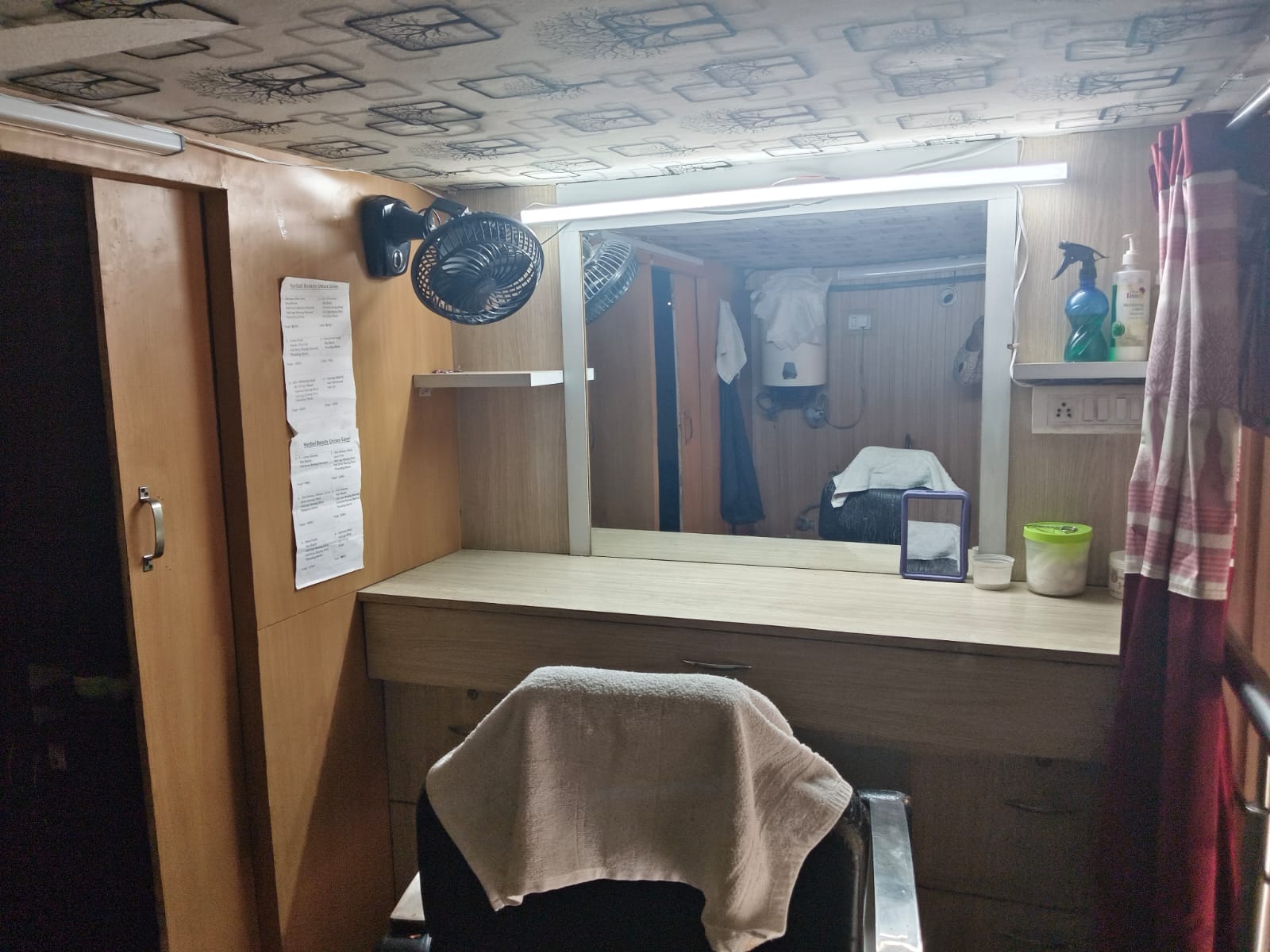 Urban beauty Unisex salon