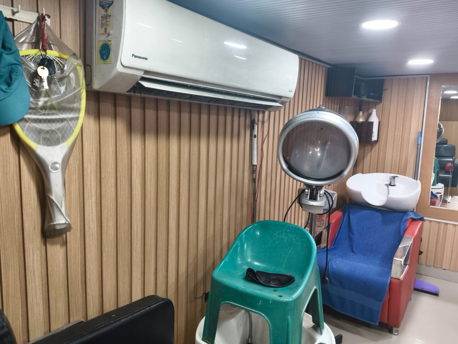 Urban beauty Unisex salon