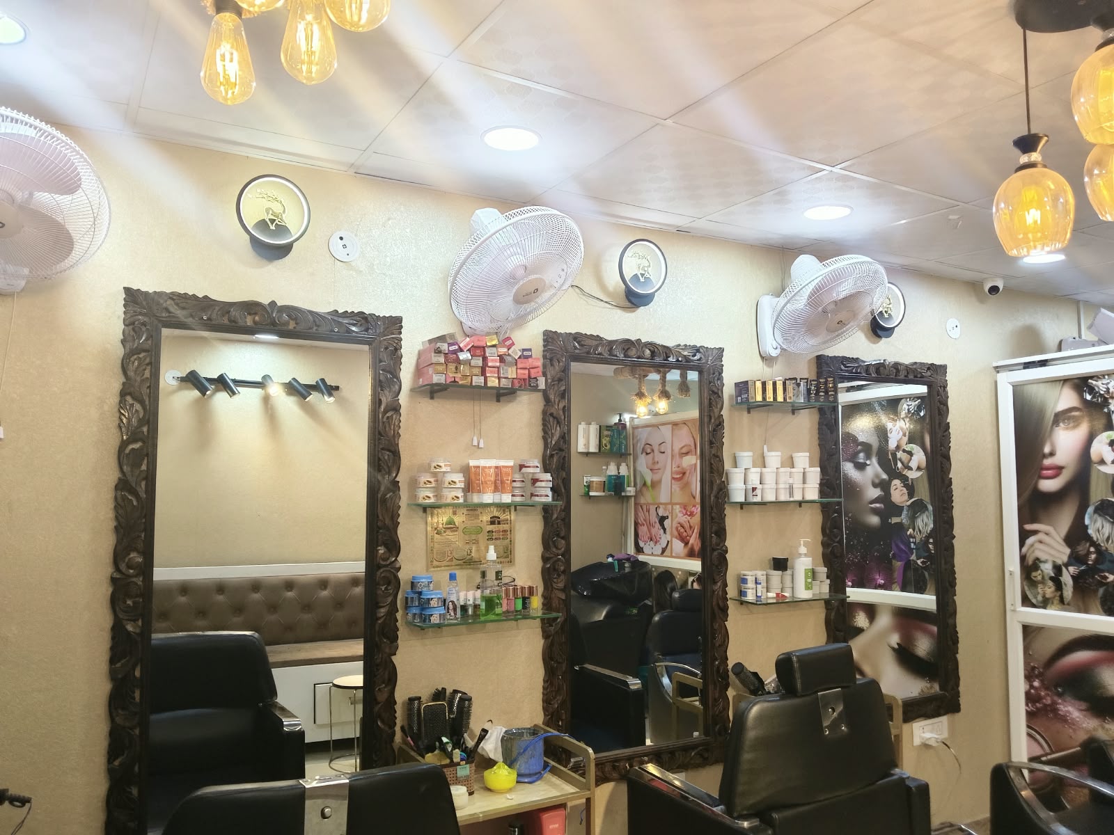 AAkasha & Gold Beauty Parlour
