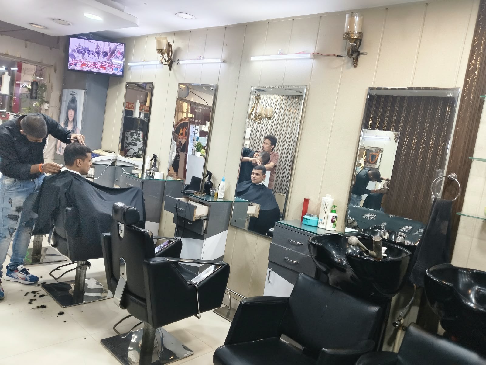 Kreative Unisex Salon