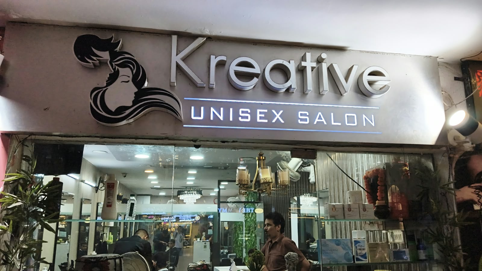 Kreative Unisex Salon